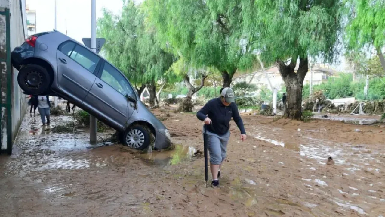 স্পেনে বন্যায় মৃত্যু ২০০ ছাড়িয়েছে
