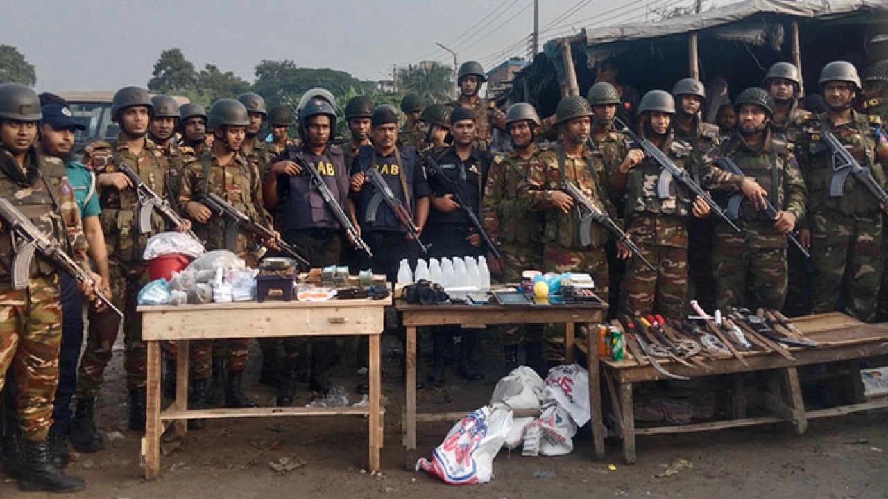 কেরাণিটেক বস্তিতে যৌথবাহিনীর অভিযান, বিপুল মাদকসহ অর্থ জব্দ