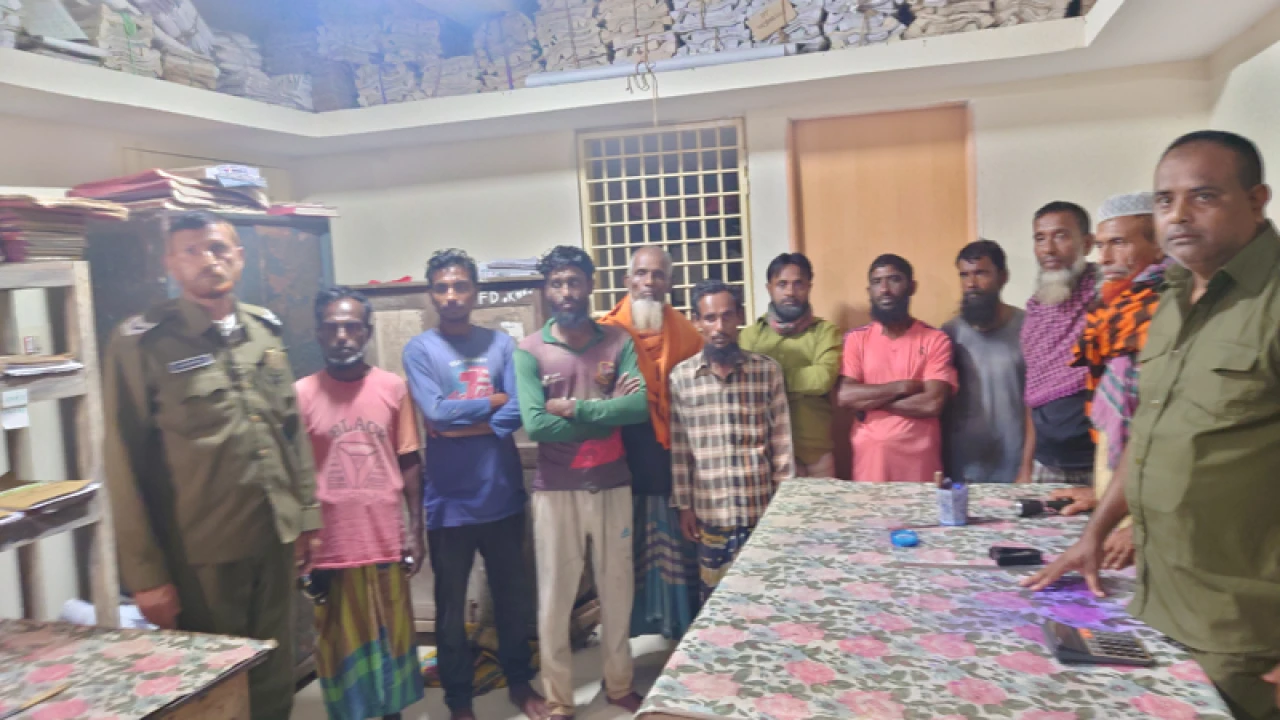 বনদস্যুদের হাতে বন্দী ১০ জেলেকে উদ্ধার করল বন বিভাগ