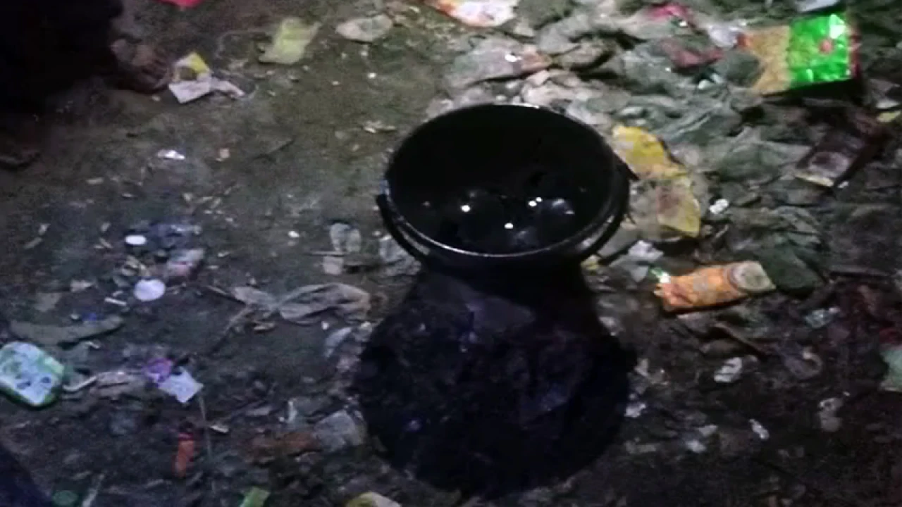 ‘জয় বাংলা’ স্লোগান দিয়ে মাইক্রোবাস থেকে ককটেল নিক্ষেপ