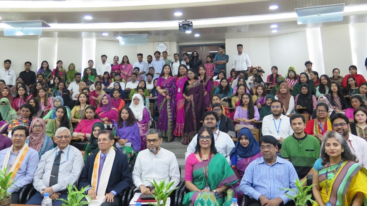 ইস্ট ওয়েস্ট বিশ্ববিদ্যালয়ে গ্লোবাল মিডিয়া লিটারেসি সপ্তাহ উদযাপিত