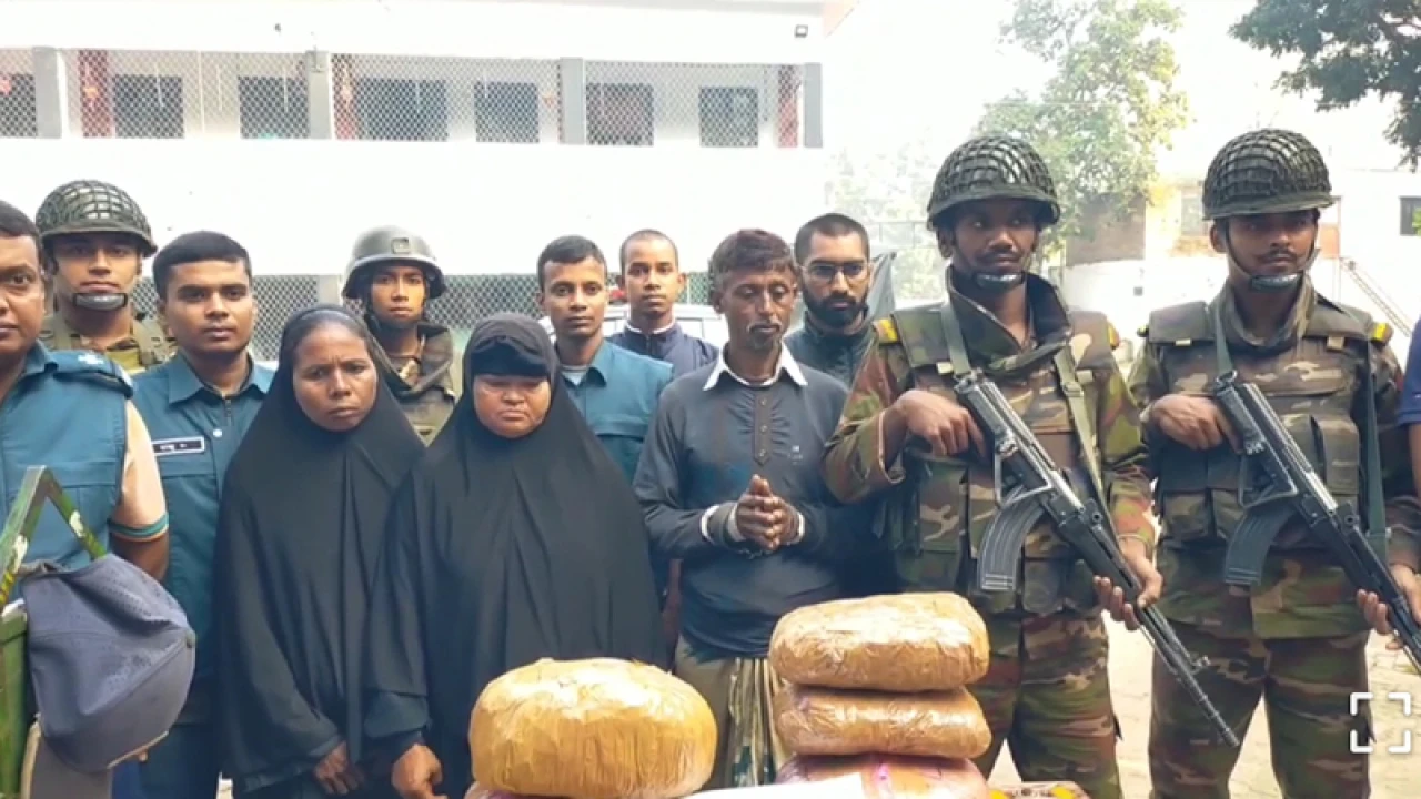 গাংনীতে গাঁজাসহ তিন মাদক পাচারকারী আটক