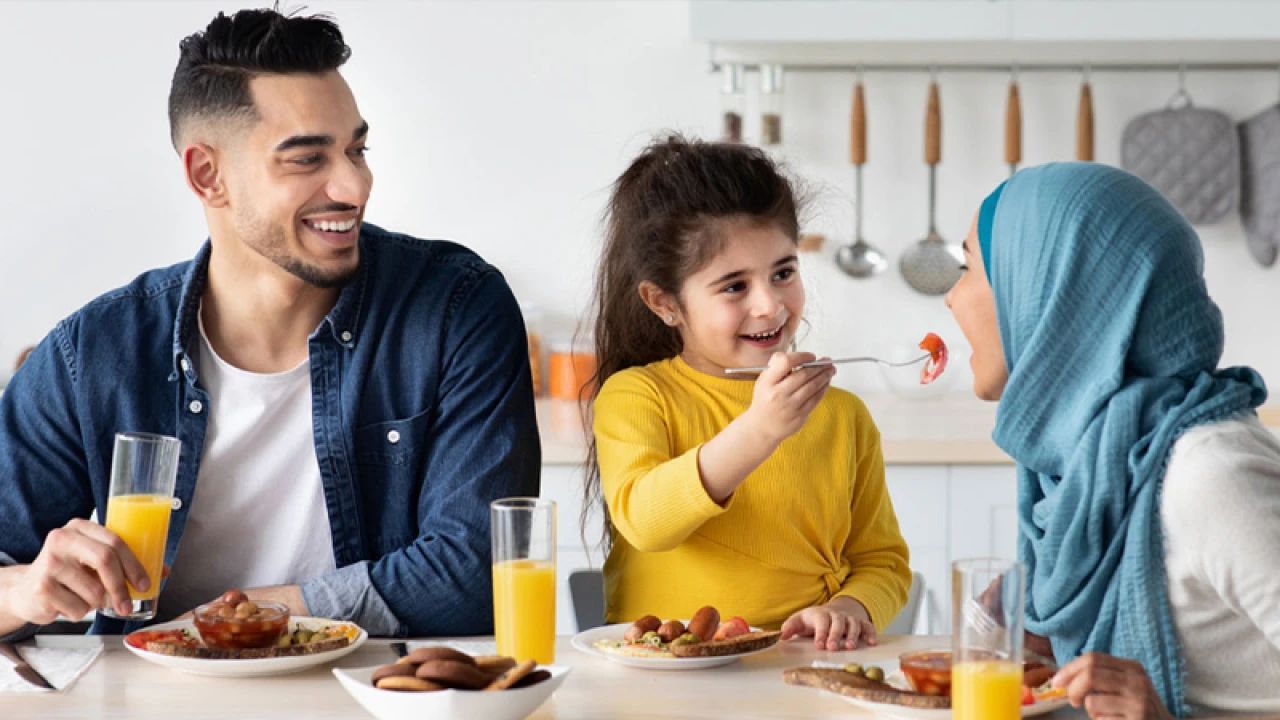 ধীরে খাবার খেলে কী হয়? অভ্যাস করবেন যেভাবে