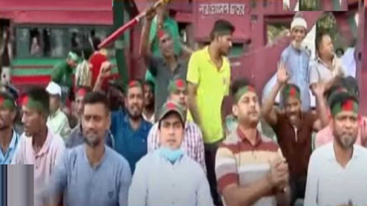 আ. লীগের কর্মসূচি প্রতিরোধে রাত থেকেই জিরো পয়েন্টে ছাত্র-জনতার অবস্থান