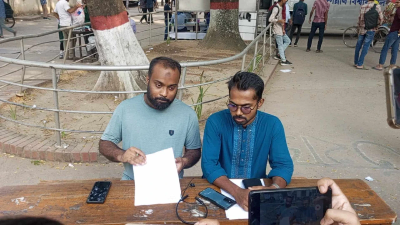 স্লোগানটি উপদেষ্টা নাহিদকে ইঙ্গিত করে নয়, জানালেন জবি শিক্ষার্থীরা