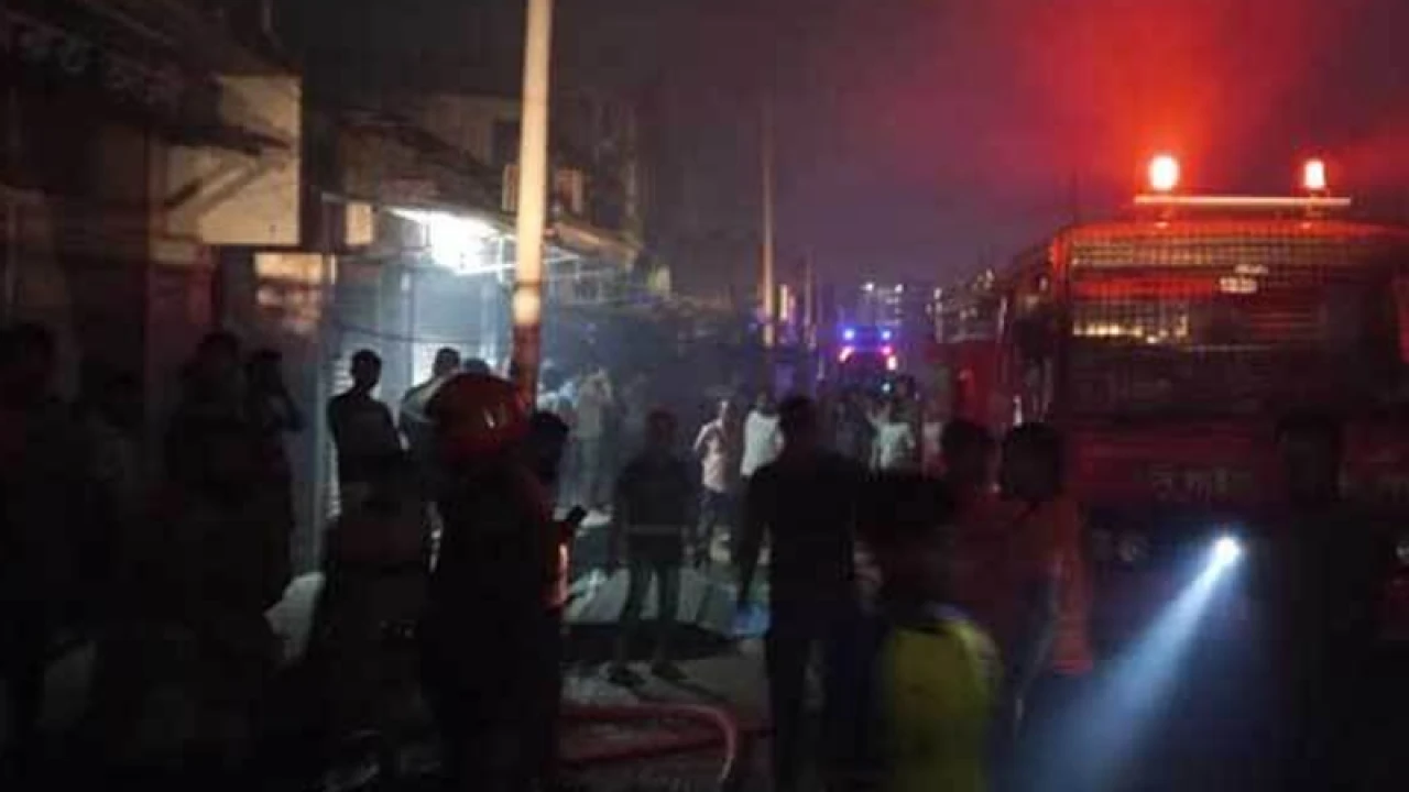 খুলনায় পাটের বস্তার গোডাউনের আগুন নিয়ন্ত্রণে