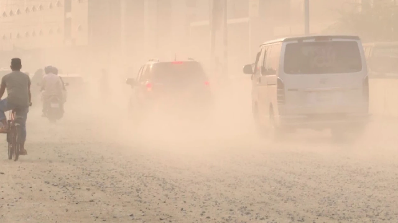 লাহোরে আজও ভয়াবহ বায়ুদূষণ, ঢাকার অবস্থা কী?