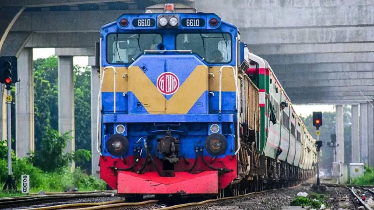 অবরোধ তুলে নিলেন তিতুমীর কলেজের শিক্ষার্থীরা, ট্রেন চলাচল শুরু