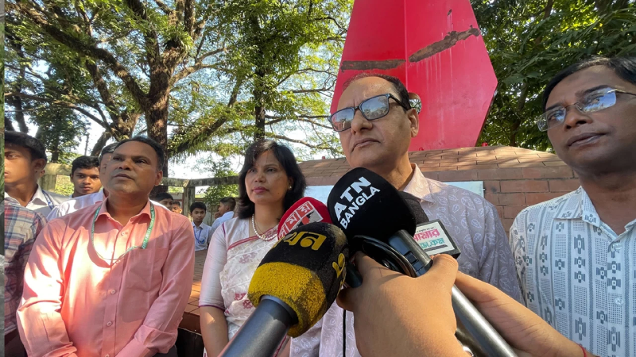 পাঠ্যপুস্তকের ত্রুটি কমাতে সরকার চেষ্টা করছে: গণশিক্ষা উপদেষ্টা