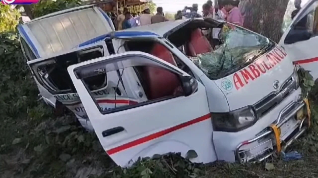 স্ত্রীর মরদেহ বাড়ি নেওয়ার পথে প্রাণ হারালেন স্বামী