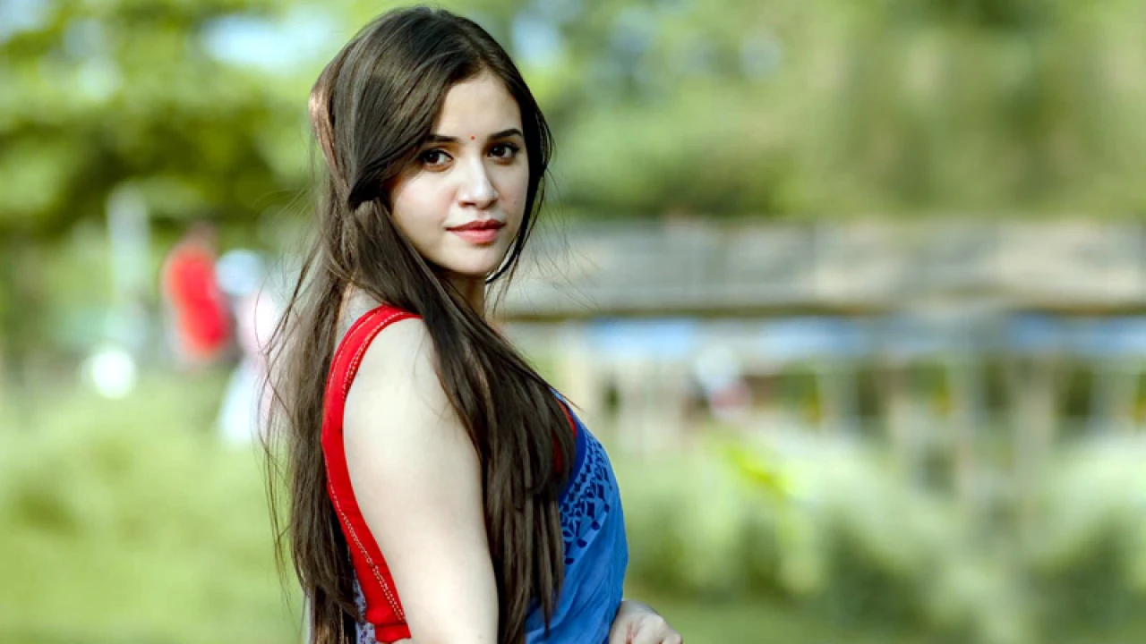 ‘সাংবাদিক’ পরিচয়ে তিশার আপত্তিকর ভিডিও ধারণ