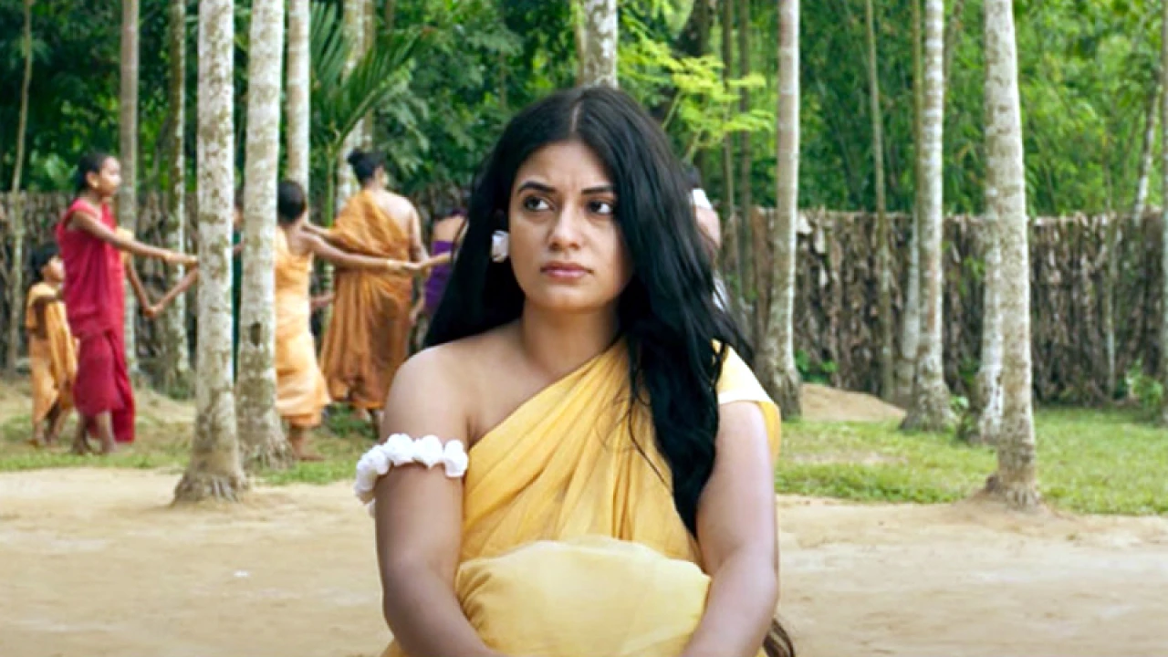 মাত্র ২০ টাকায় ‘কাজলরেখা’