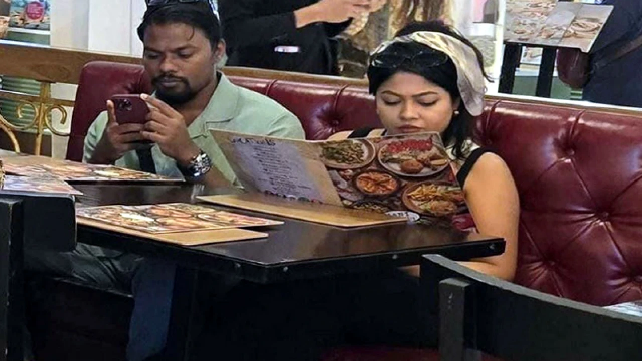 ব্যাংককে একান্ত সময় কাটাচ্ছেন রাফসান-জেফার