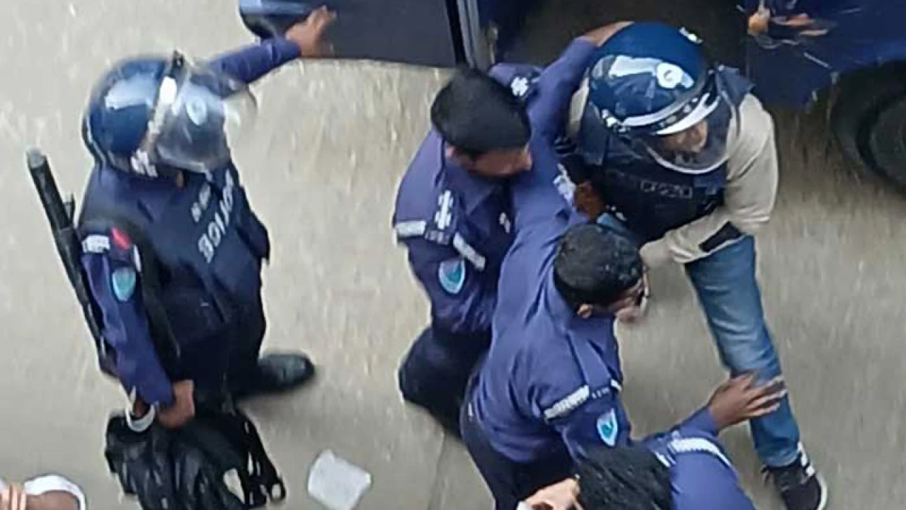 ব্যারিস্টার সুমনের ওপর ডিম নিক্ষেপ, ২ দিনের রিমান্ড মঞ্জুর