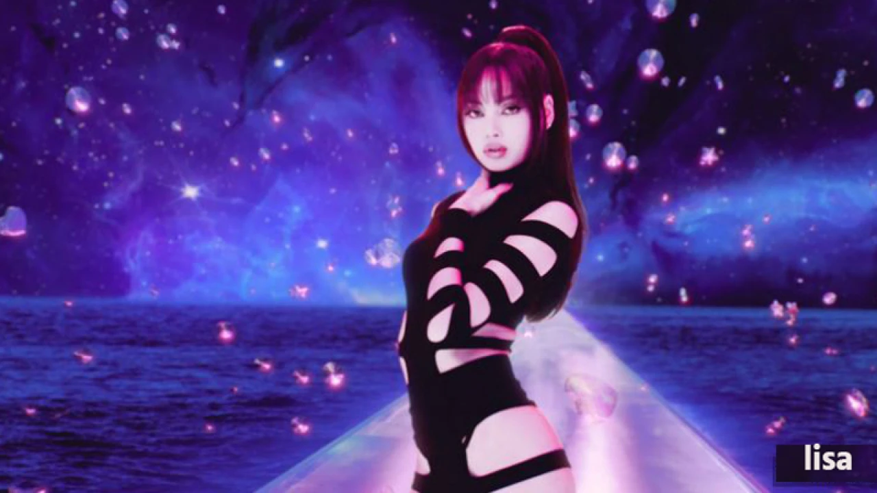 ব্ল্যাকপিংকের গায়িকা লিসার প্রথম একক