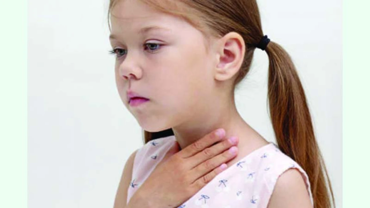 ঠাণ্ডায় গলাব্যথা বাড়তে থাকলে যা করবেন