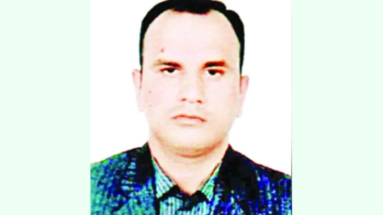 কম্পিউটারে দুর্নীতির প্রমাণ মুছে আত্মগোপনে মনির