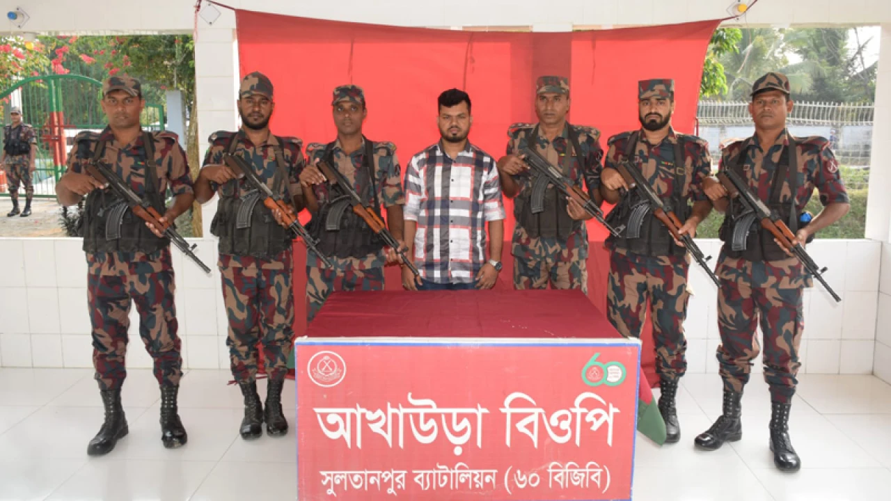 আখাউড়া দিয়ে ভারতে পালানোর সময় চট্টগ্রামের স্বেচ্ছাসেবক লীগ নেতা গ্রেপ্তার