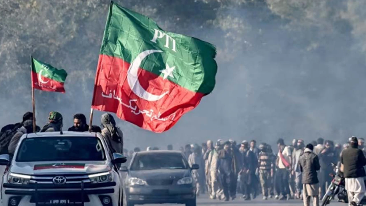 ইসলামাবাদের পথে ইমরান সমর্থকরা, সংঘর্ষে নিহত ৫ পাক সেনা