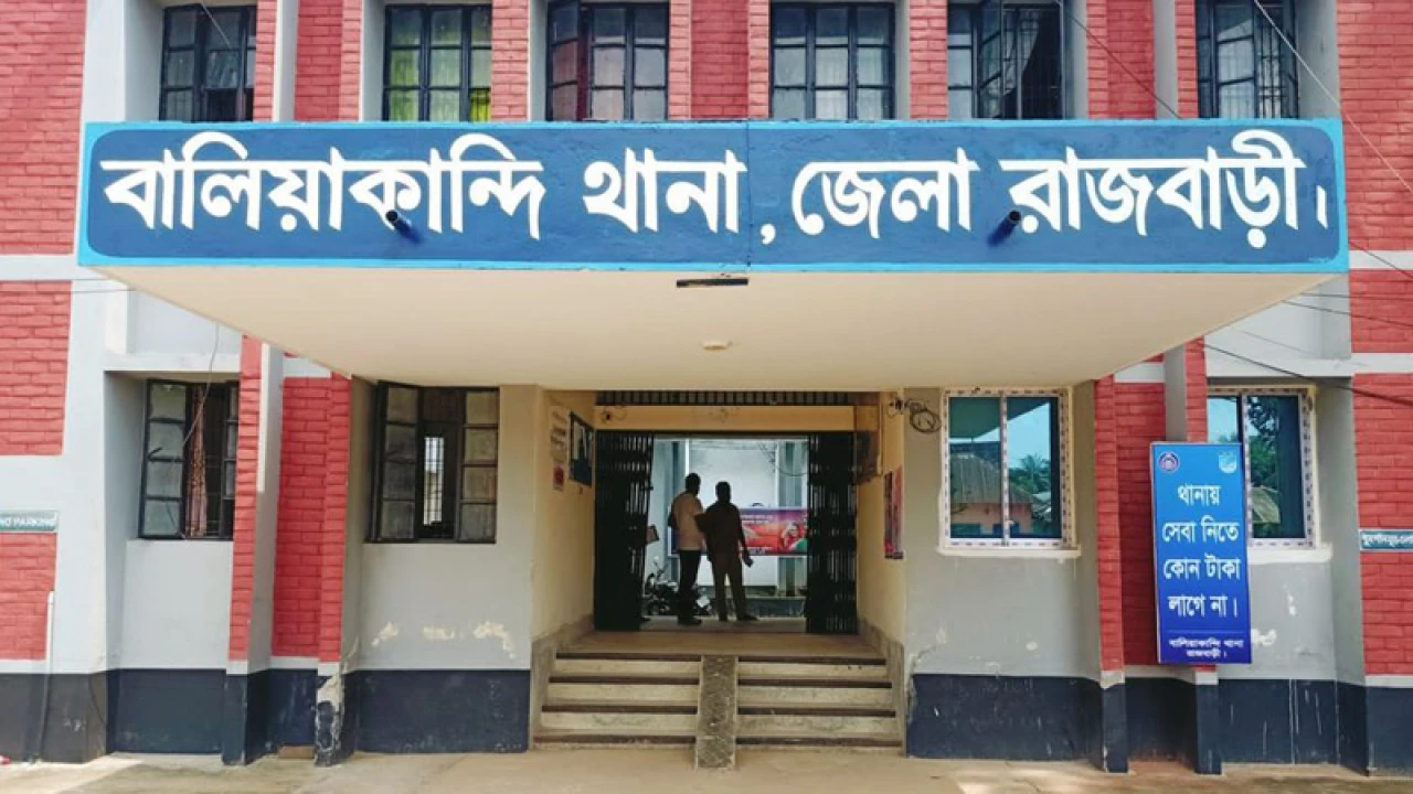 রাজবাড়ীতে ২ বাড়িতে ডাকাতি, স্বর্ণালংকার ও নগদ টাকা লুট