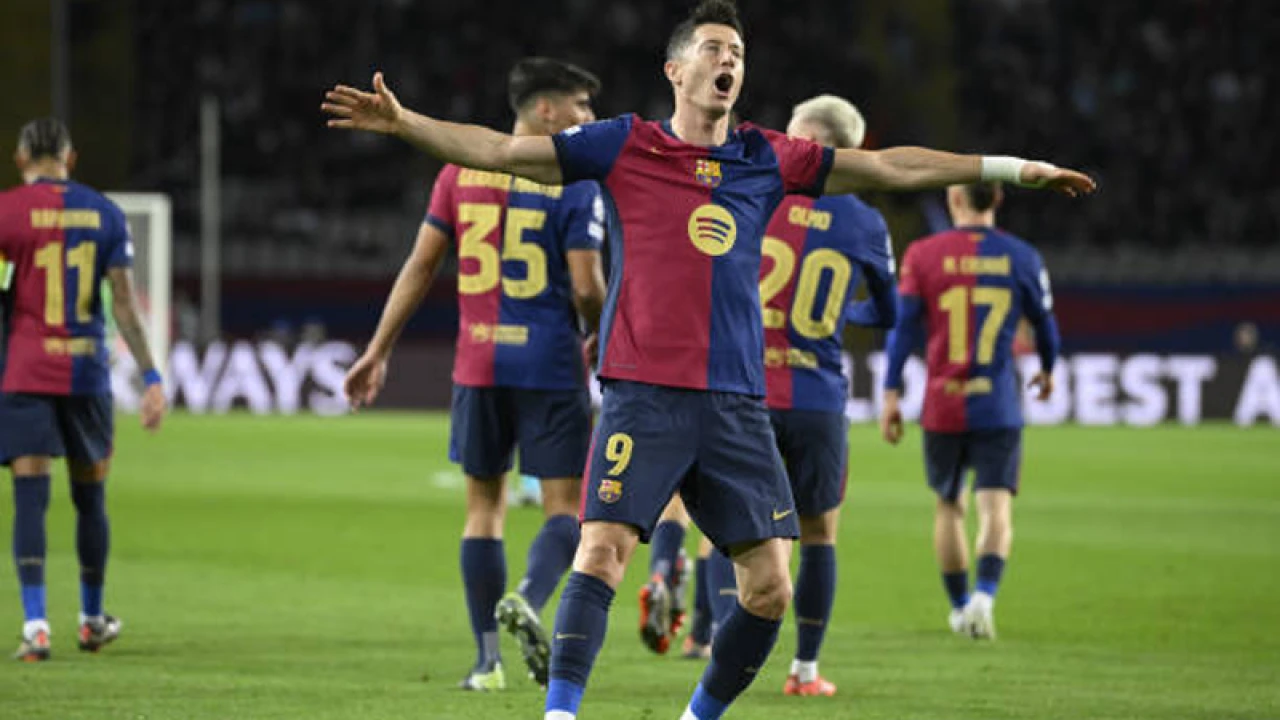 লেভান্ডভস্কির জোড়া গোলে বার্সার টানা চতুর্থ জয়