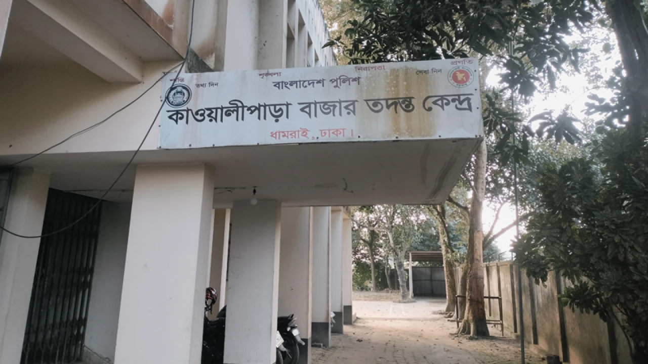 পুলিশ তদন্তকেন্দ্র ঘেরাও করে আওয়ামী লীগ নেতাকে ছিনিয়ে নিল সমর্থকরা