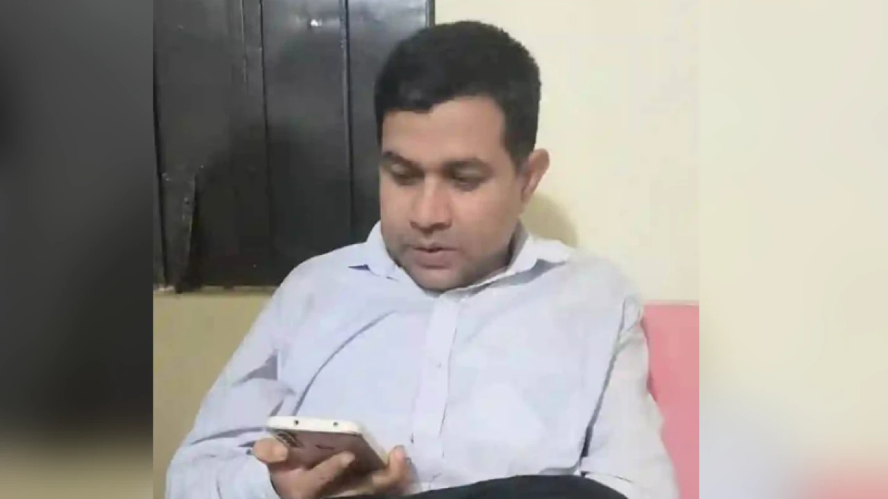 শিক্ষকের বিরুদ্ধে ছাত্রীকে শ্লীলতাহানির অভিযোগ