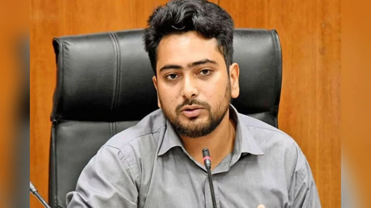 চিন্ময় ইস্যুতে ভারতের উদ্দেশে যা বললেন উপদেষ্টা নাহিদ ইসলাম