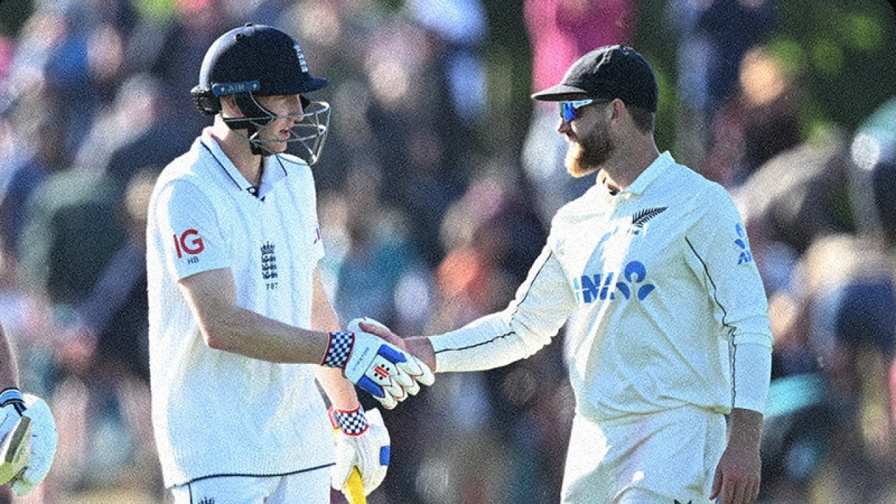 বারবার জীবন পেয়ে ব্রুকের সেঞ্চুরি, দিনটি ইংল্যান্ডের