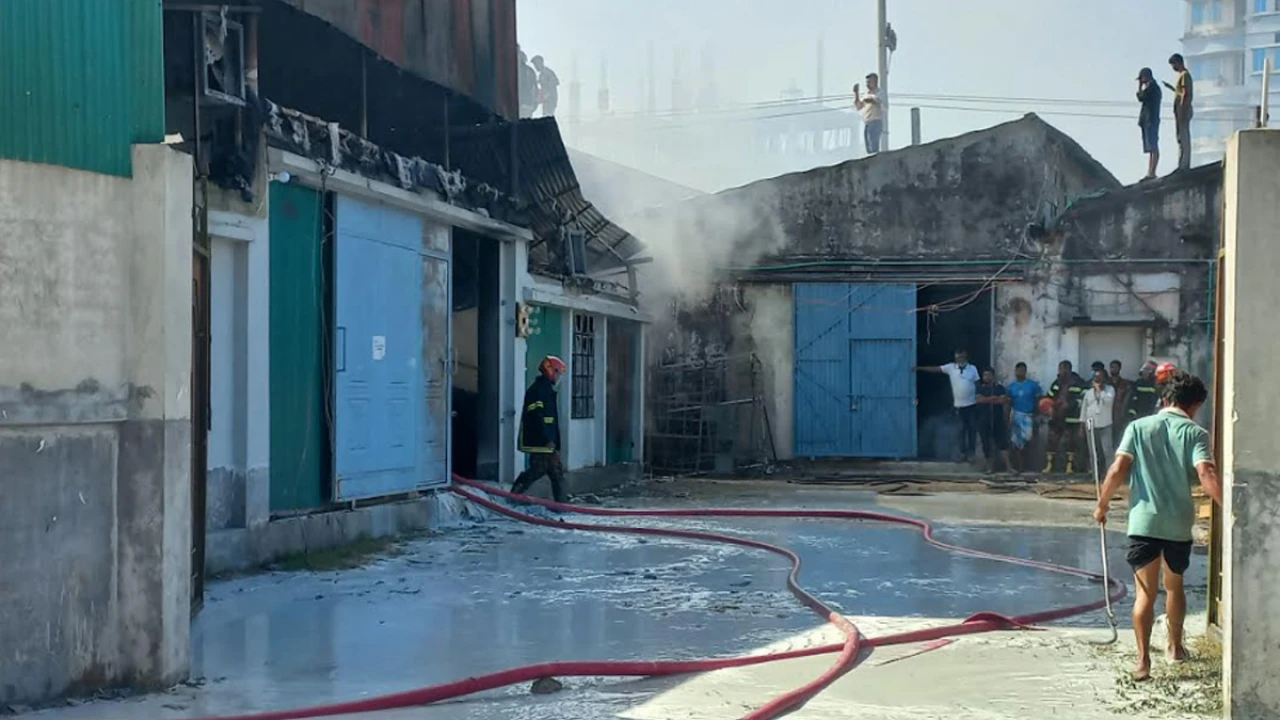 বিসিক শিল্প নগরীতে লাগা আগুন নিয়ন্ত্রণে