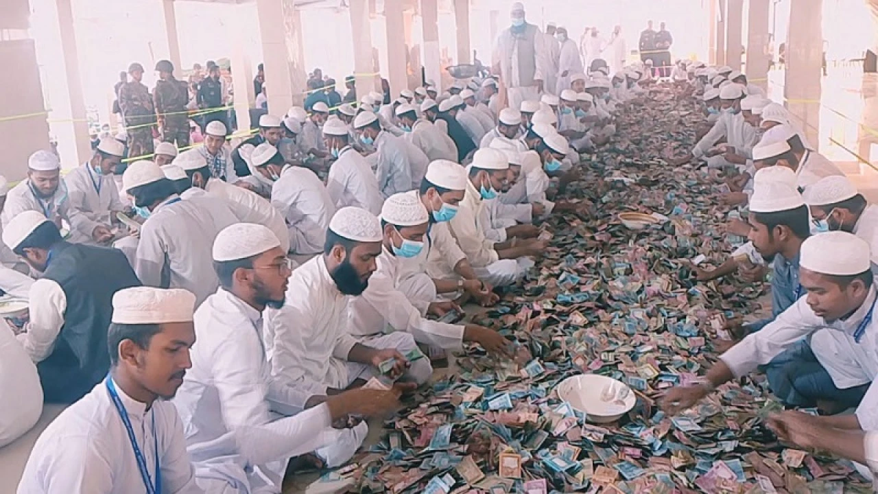 পাগলা মসজিদের দানবাক্সে রেকর্ড ২৯ বস্তা টাকা, চলছে গণনা