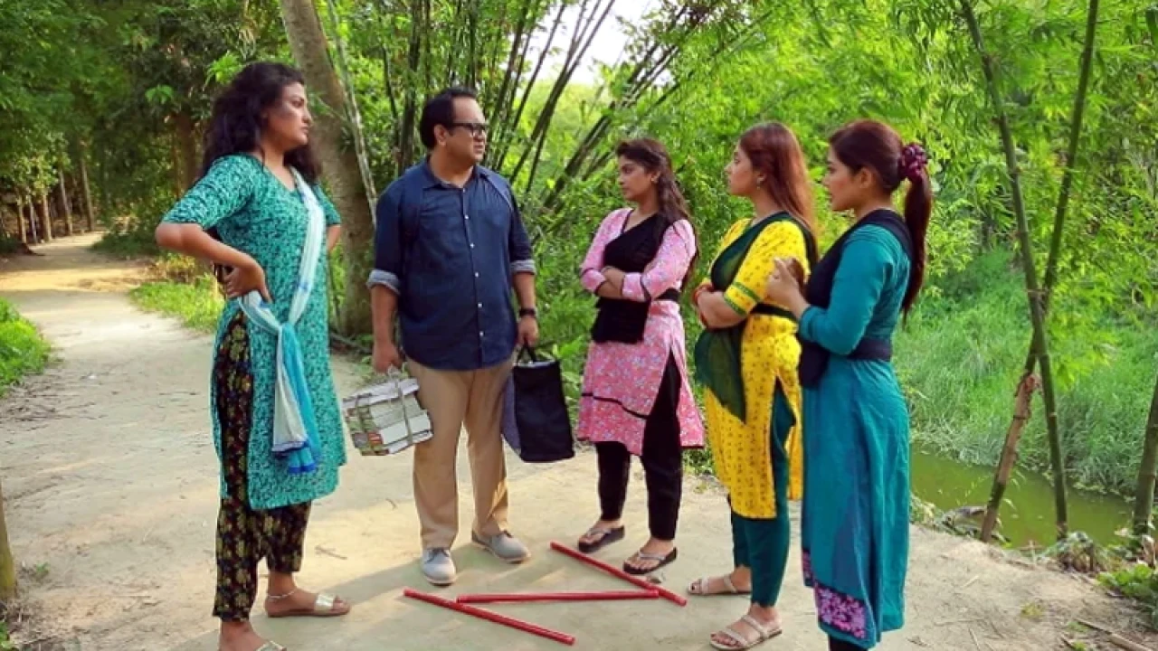 অচিনপুরের ছেলেদের ওপর ক্ষুব্ধ মেয়েরা!