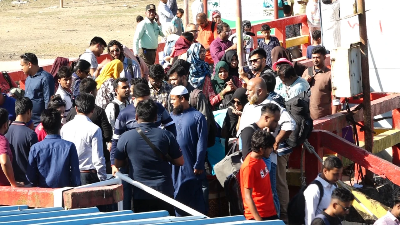 ট্রাভেল পাস নিয়ে প্রথমবার সেন্টমার্টিন গেলেন ৬৫৩ পর্যটক