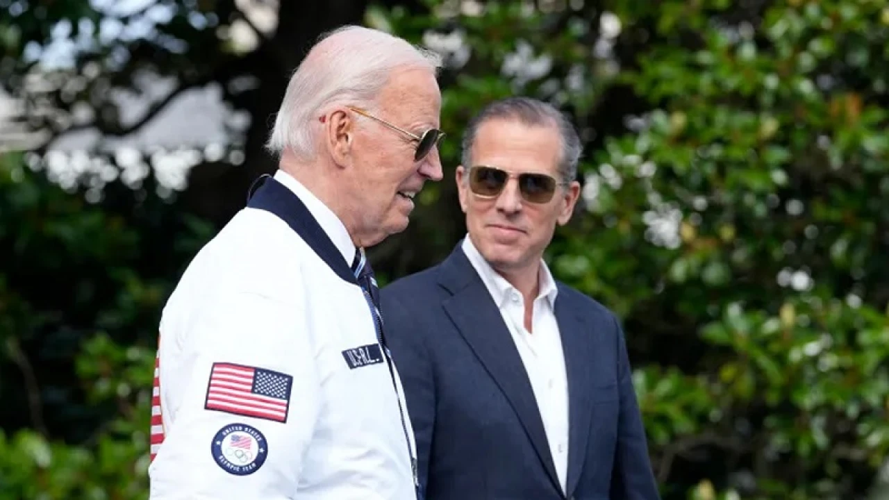 ছেলেকে ক্ষমা করতে রাষ্ট্রীয় ক্ষমতা ব্যবহার করলেন বাইডেন