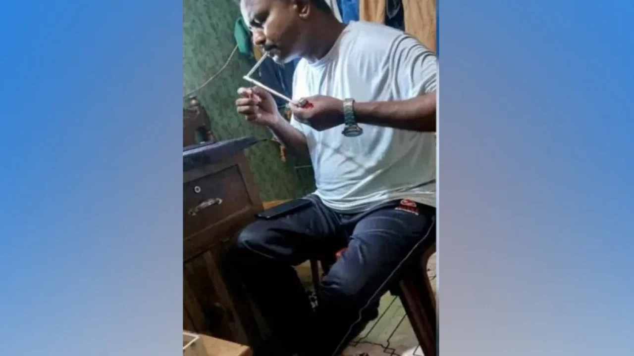 ওষুধ হিসেবে ইয়াবা সেবন করেন স্বেচ্ছাসেবক লীগ নেতা, ছবি ভাইরাল