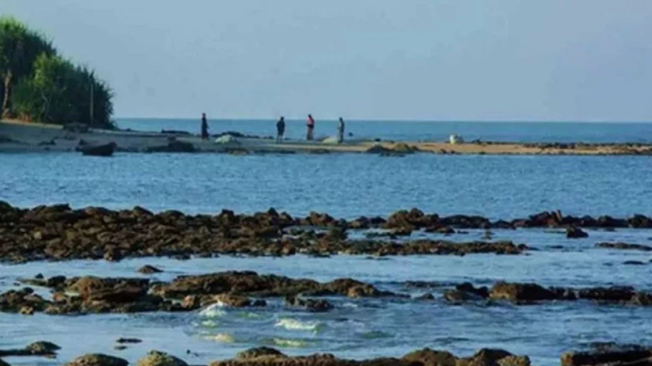 সেন্টমার্টিনে ভেসে এলো অজ্ঞাত যুবকের মরদেহ