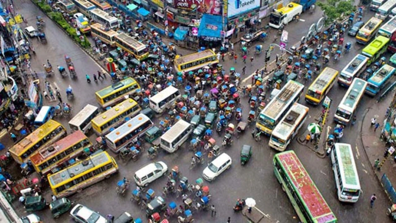 সিন্ডিকেটের গ্যাঁড়াকলে গণপরিবহন