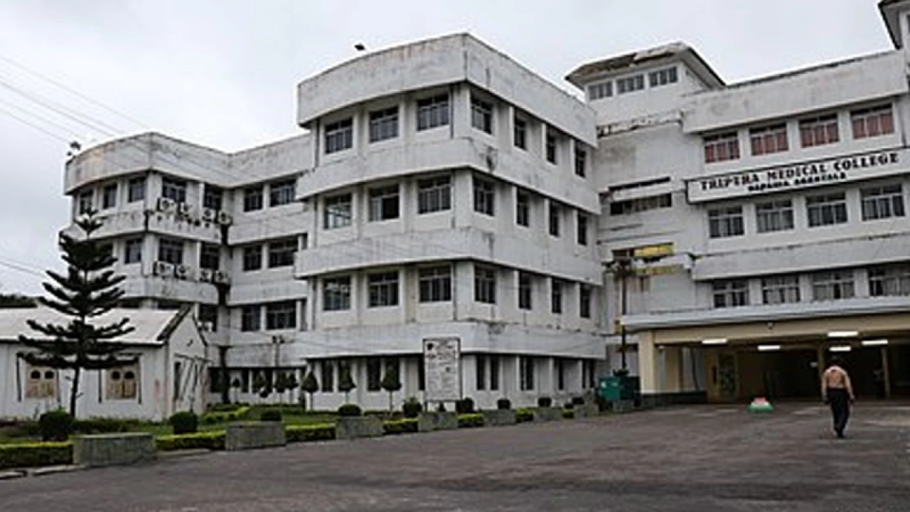 বাংলাদেশিদের নিয়ে নতুন সিদ্ধান্ত জানালেন ত্রিপুরার হোটেল মালিকরা 