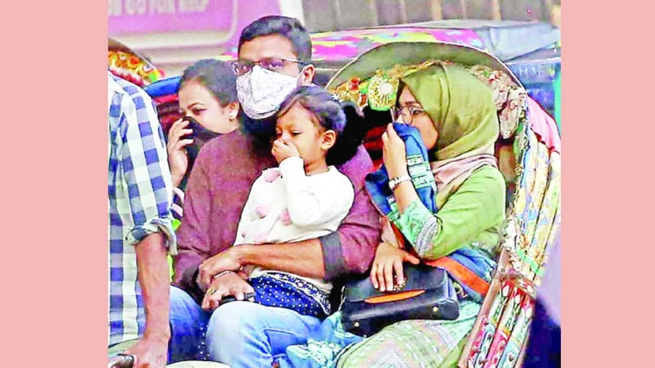 নিঃশ্বাসে ঢুকছে বিষ