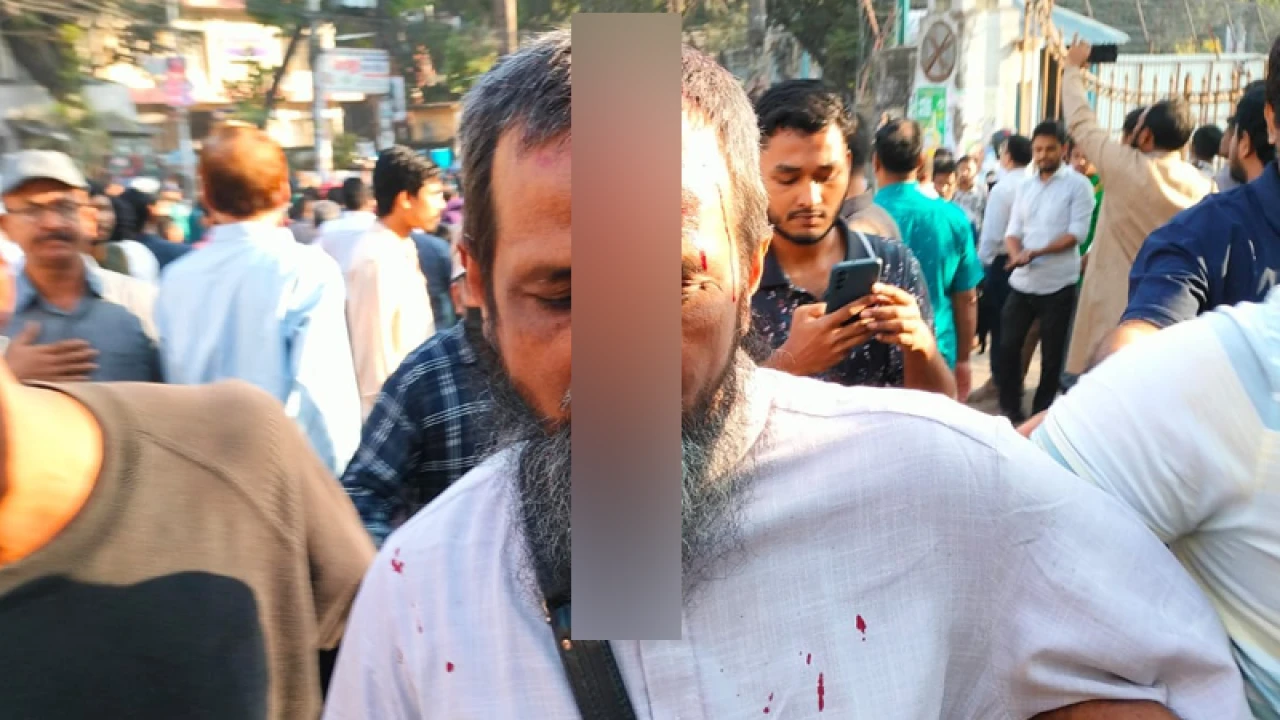 চিন্ময় দাসের বিরুদ্ধে হেফাজত কর্মীর মামলা