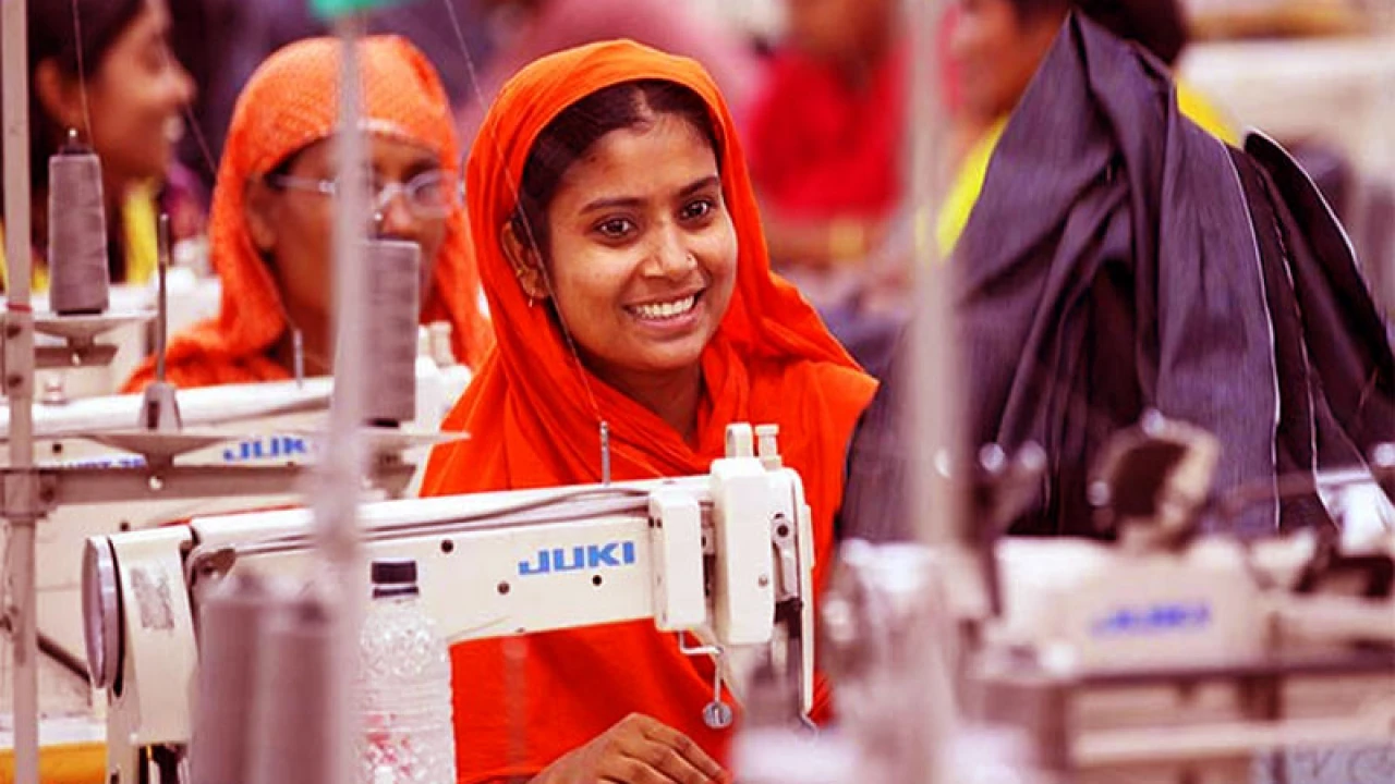 পোশাক খাতে নারীর অংশগ্রহণ কমেছে