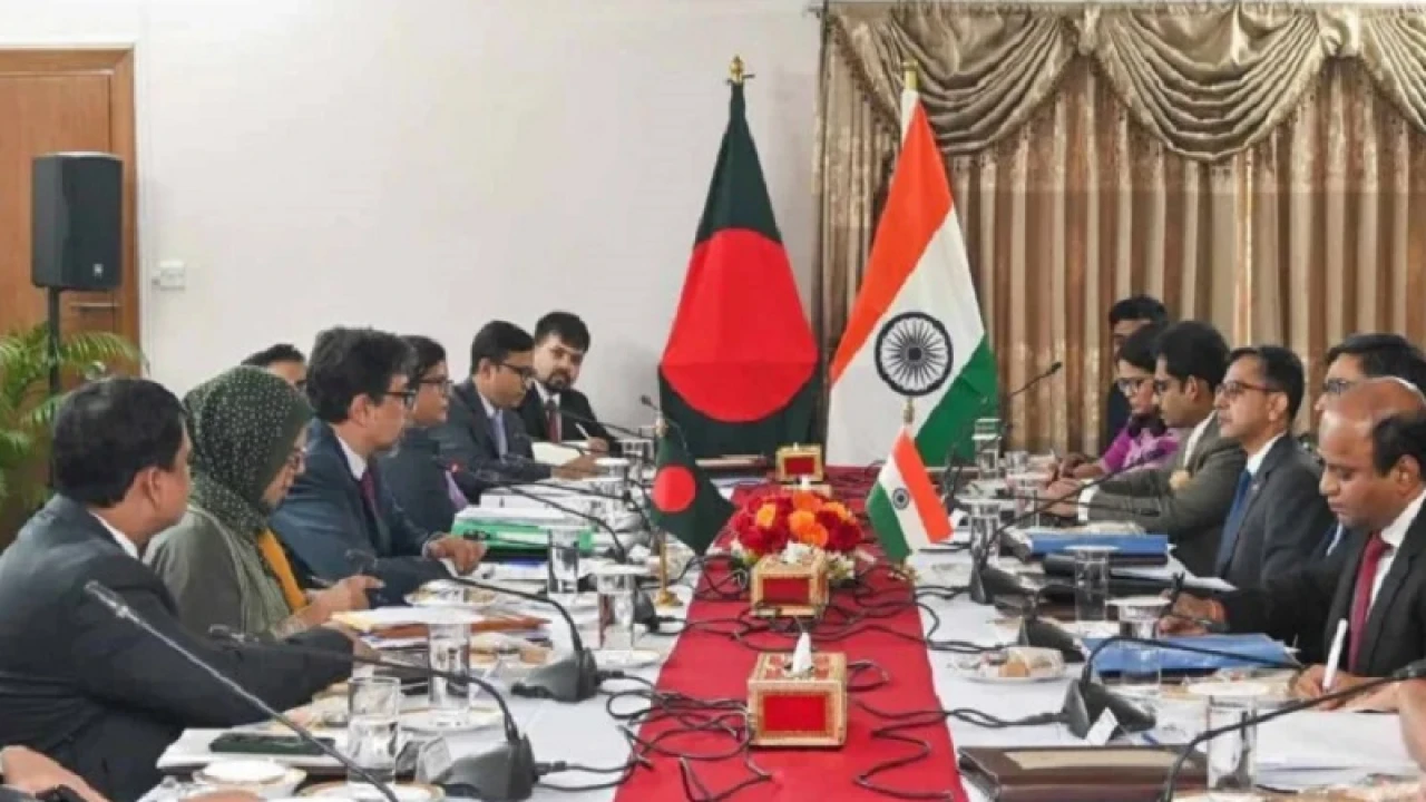 পদ্মায় ঢাকা-দিল্লি পররাষ্ট্রসচিব পর্যায়ের বৈঠক চলছে