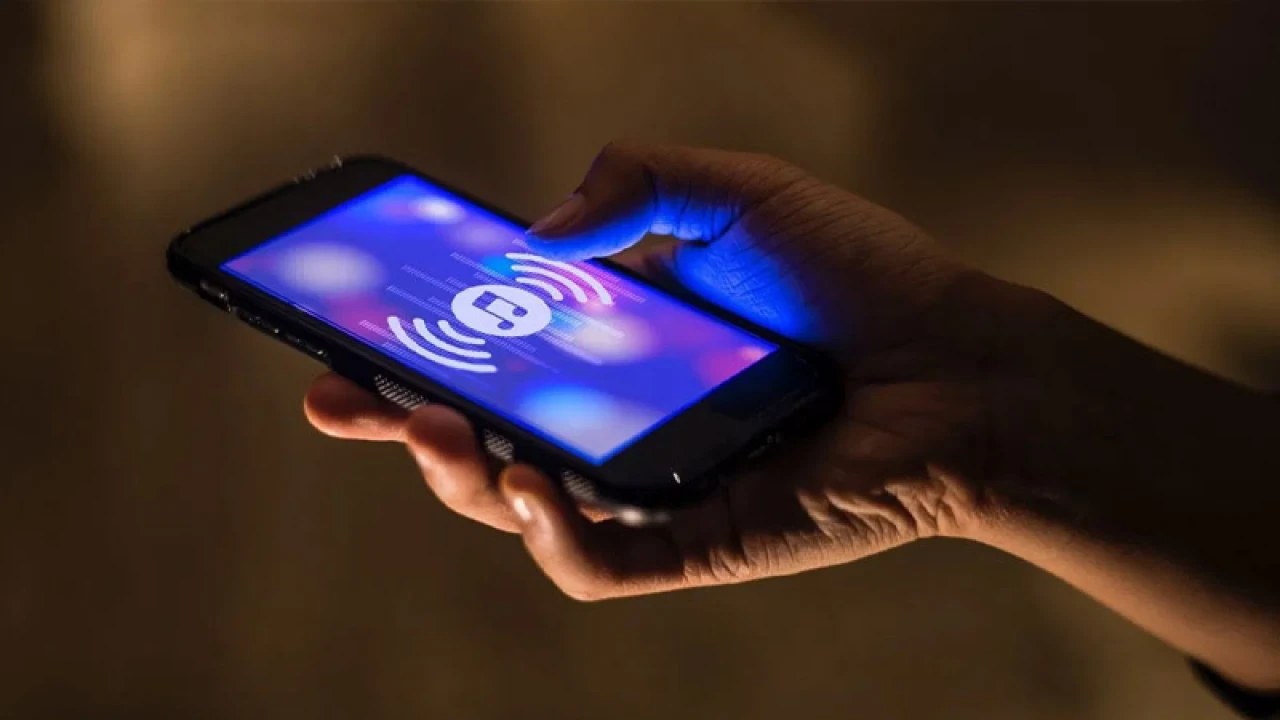 ফোনের স্পিকার সাউন্ড কমে গেলে যা করবেন