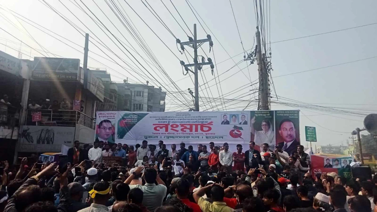 পথে পথে নেতাকর্মীদের ঢল, সাধারণ মানুষের স্লোগান