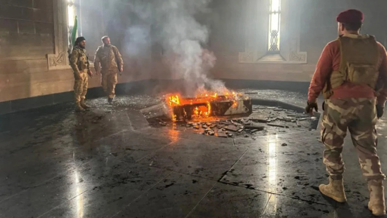 বাশার আল-আসাদের বাবার কবর জ্বালিয়ে দিলেন বিদ্রোহীরা