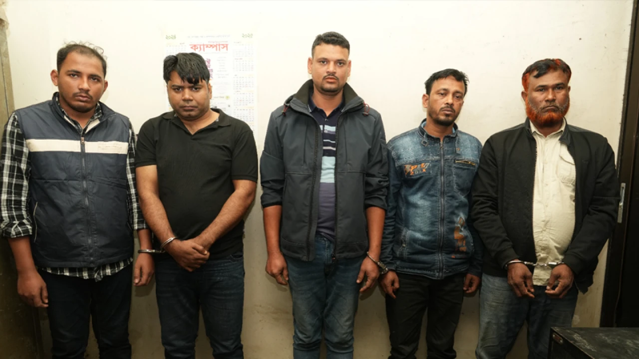 রাজধানীতে র‍্যাব পরিচয়ে দুর্ধর্ষ ডাকাতি, ৫ জনকে গ্রেপ্তার করল পুলিশ  