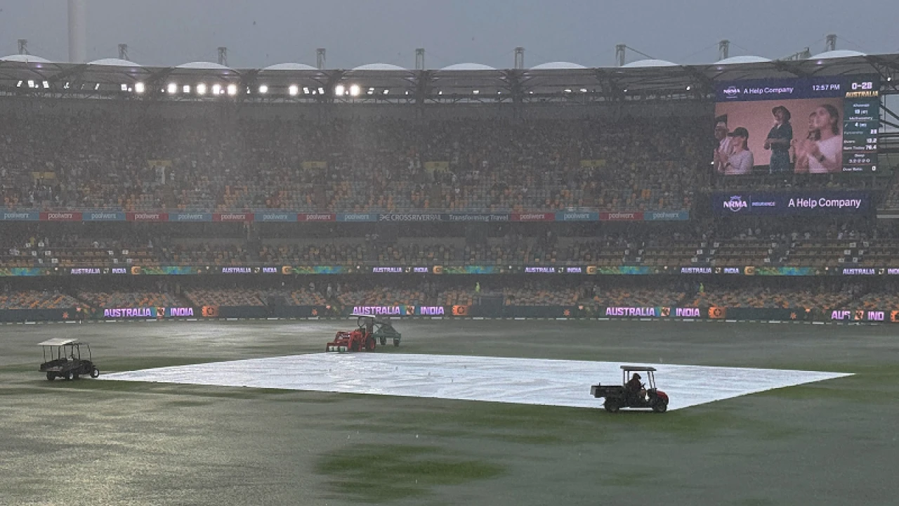 বৃষ্টির দাপটের দিনে রোহিতকে হতাশ করলেন বুমরাহ-সিরাজ