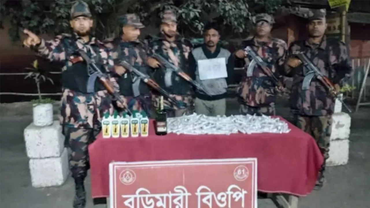 বুড়িমারী স্থলবন্দরে অবৈধ মালামালসহ ভারতীয় ট্রাকচালক গ্রেপ্তার