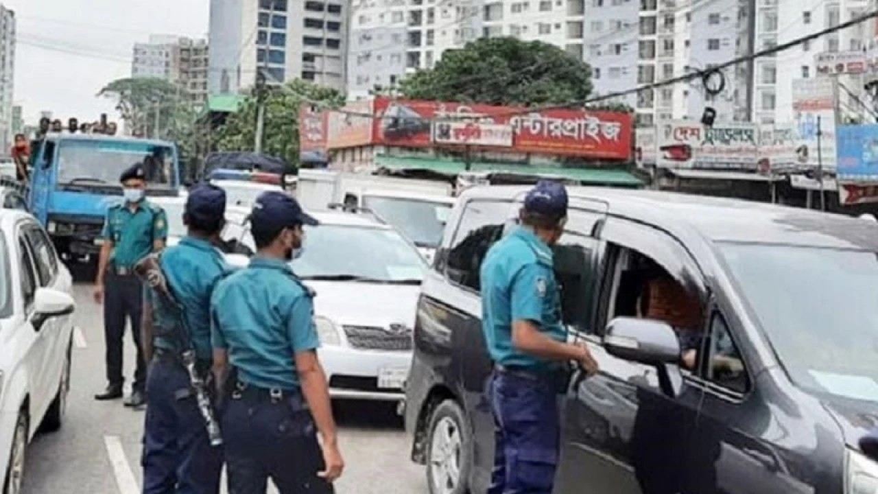 রাজধানীতে ট্রাফিক আইন লঙ্ঘনে ডিএমপির ১৫২০ মামলা