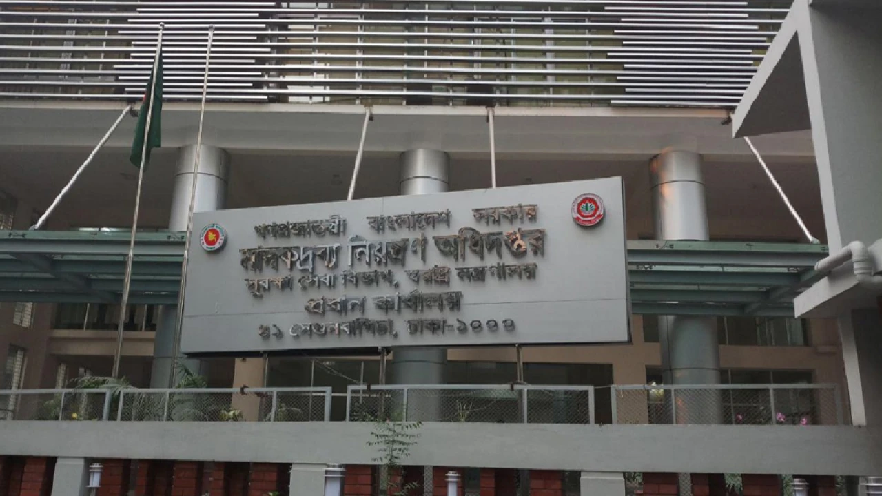 পুলিশের সামনেই ছিনতাই আউটসোর্সিংয়ের টেন্ডার